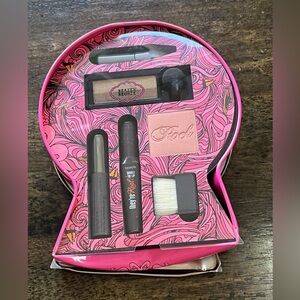 🩷Benefit Golden Gate Glam Complete Makeup Set (Damaged box)🩷